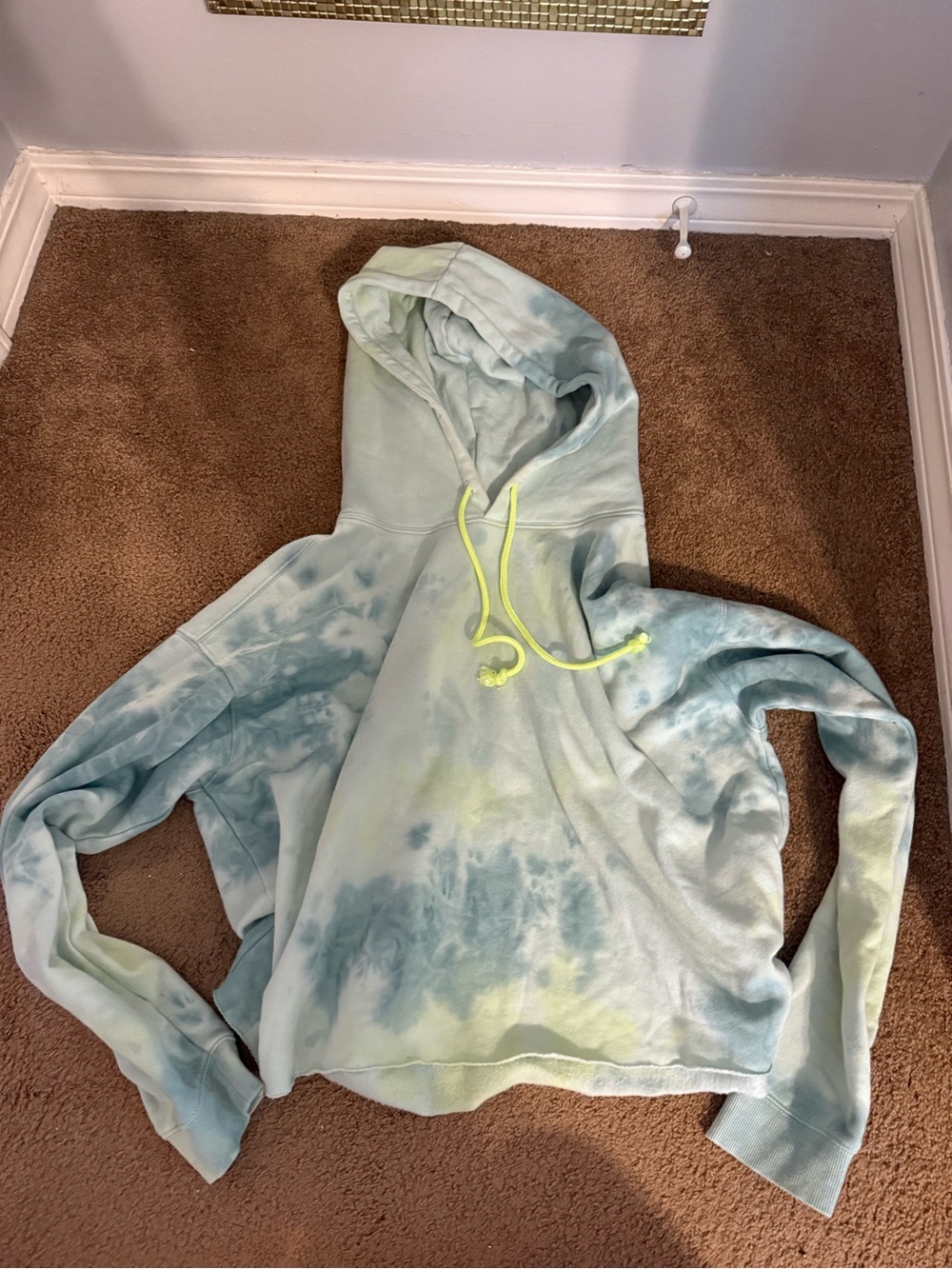 Light Greenish Tie-Dye Hooded and Cropped Sweatshirt with Neon Drawcord